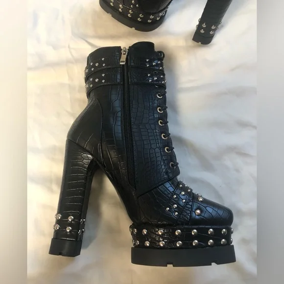 AZALEA WANG INDEPENDENT STUDDED CROC BOOTIES SIZE: 8.5 - Picture 10 of 11